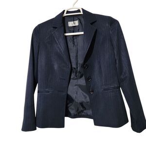Le suit Blazer Size 4 Navy Blue Color 3 Front Buttons Shoulder Pads